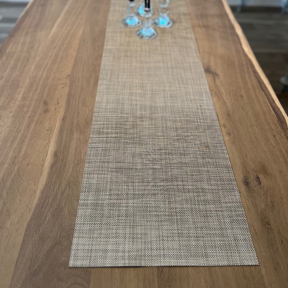 Chilewich Table Runner | Color Bark - Picture 5 of 5